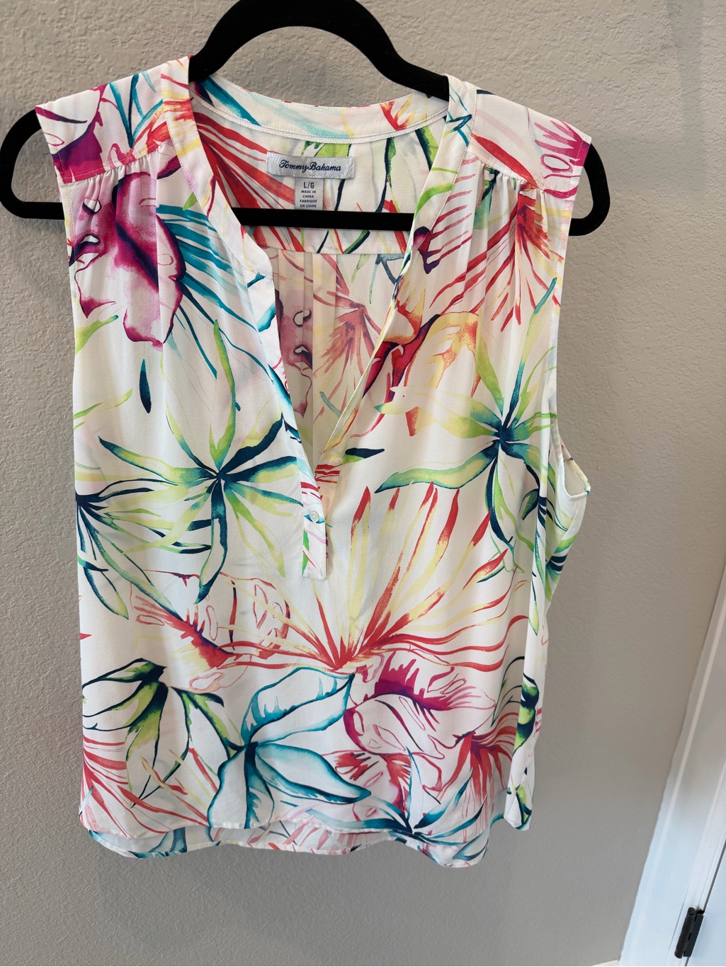 Tommy Bahama White Tropical Floral Sleeveless V-Neck Tank With Multi-Color Print